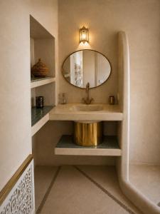 Riad Majwril by Samar