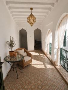 Riad Majwril by Samar