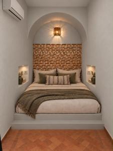 Riad Majwril by Samar