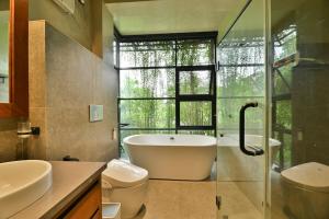 Pool Villa & Urban Forest by the Lake, Colombo
