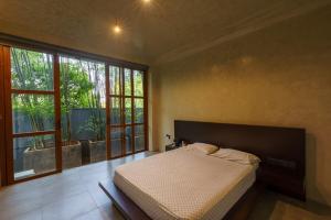 Pool Villa & Urban Forest by the Lake, Colombo