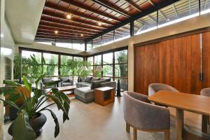 Pool Villa & Urban Forest by the Lake, Colombo