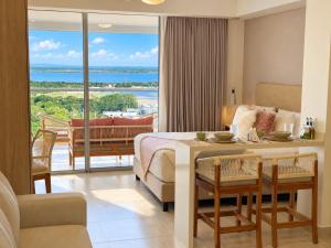 Suite con Balcón Piscina y Jacuzzi 3 min del Aeropuerto CB-1337
