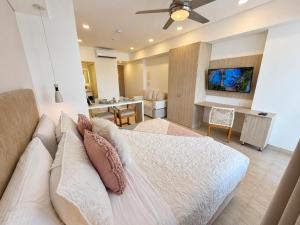 Suite con Balcón Piscina y Jacuzzi 3 min del Aeropuerto CB-1337
