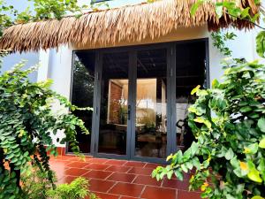 Mi Amor Vacation Home 2- A Private Big House with 2 separate Bedrooms, Central Location, Fully Furnished, Only 5 Minutes To The Beach