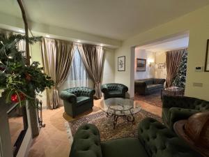 Private Tuscan Villa 17 Minutes from Florence City Centre ,Private Pool, 6 Suites & 7 Bathrooms
