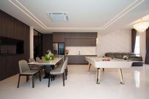 AChin Airport Pool Villa 4