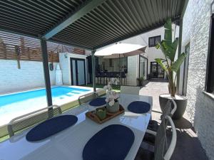 Amplia casa con piscina en Castelldefels