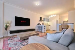 Athens Spacious 1BR with Blue Interiors