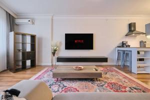 Athens Spacious 1BR with Blue Interiors