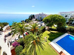 Apartment sea views nice sunset, pool, 3 minutes walking beach