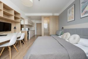 Comfortable Studio with Workspace in Warsaw by Heyrent