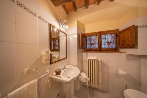 VILLA BORGO SAN PIETRO 44, Emma Villas