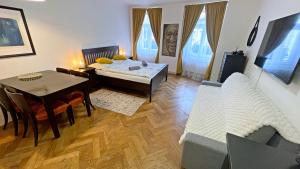 White Wolf House Apartments