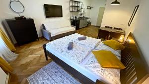 White Wolf House Apartments