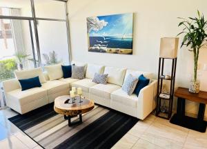 Marina View 2BR Apartment Infinity Pool & Terrace!