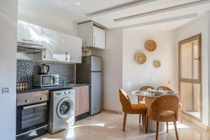 Prestigia Apt - Pools & High-Speed Internet