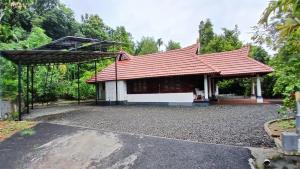 AnasthanathuMadom Heritage Home