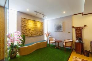 Amazing Appt at Wat Phra Singh in the Old City