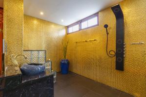 Amazing Appt at Wat Phra Singh in the Old City