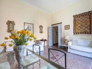 Trastevere Stylish Two Bedroom