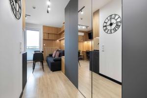 Exceptional Studio with Air Conditioning and Spacious Terrace by Heyrent