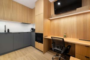 Exceptional Studio with Air Conditioning and Spacious Terrace by Heyrent