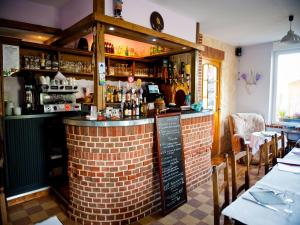 Hotels Logis Hotel Restaurant Le Relais Fleuri : photos des chambres