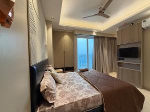 Cosmo Stays 1 BHK near Gaur city