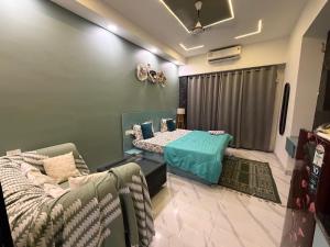 Cosmo Stays Premium Studio Gaur City Center