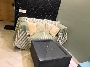 Cosmo Stays Premium Studio Gaur City Center