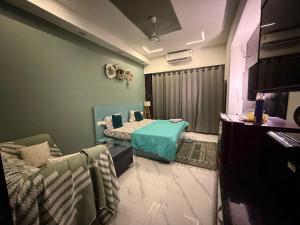 Cosmo Stays Premium Studio Gaur City Center