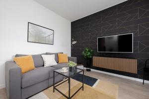 Comfortable Apartment with Parking in Warsaw by Heyrent