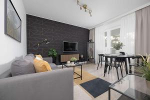 Comfortable Apartment with Parking in Warsaw by Heyrent