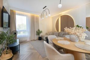 Unique Apartments Private Sauna & Jacuzzi with Parking by Heyrent