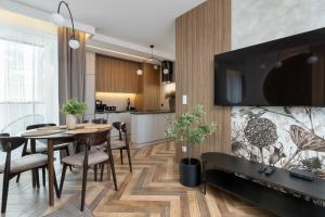 Unique Apartments Private Sauna & Jacuzzi with Parking by Heyrent
