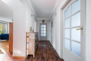 Mokotów Urban Spacious Apartment by BookingHost