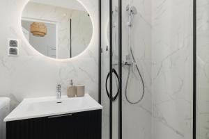 Safira Suite - Chic 3BR for 8 - Old Town
