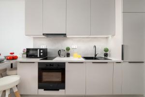 Atrakcyjne Apartamenty z Parkingiem & Balkonem by Heyrent