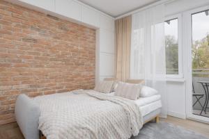 Bright Studio with Balcony by Heyrent