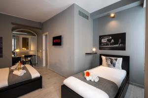 Loft 1882, Metro A, Two-Level Loft, 3-5 pax, AC