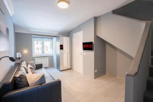 Loft 1882, Metro A, Two-Level Loft, 3-5 pax, AC