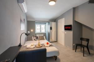 Loft 1882, Metro A, Two-Level Loft, 3-5 pax, AC