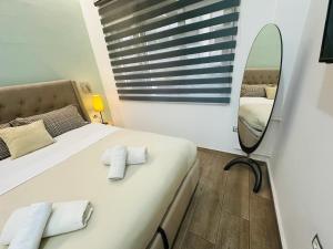 Royal Blue Grand Suite No 2