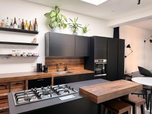 Loft Miyabi - Urban Retreat with Private Parking