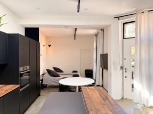 Loft Miyabi - Urban Retreat with Private Parking