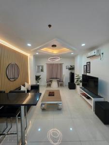 Kandi Tower 1 Unit B-2 Large 1 bed 55sqm Pool Side