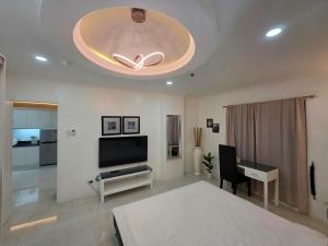 Kandi Tower 1 Unit B-2 Large 1 bed 55sqm Pool Side