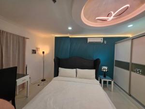 Kandi Tower 1 Unit B-2 Large 1 bed 55sqm Pool Side