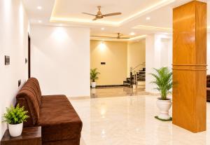 Hotel The SS Cantt Road, Maldahiya Varanasi Near Railway Station and Kashi Shri Vishwanath Temple- Free Parking & Wifi facilities!